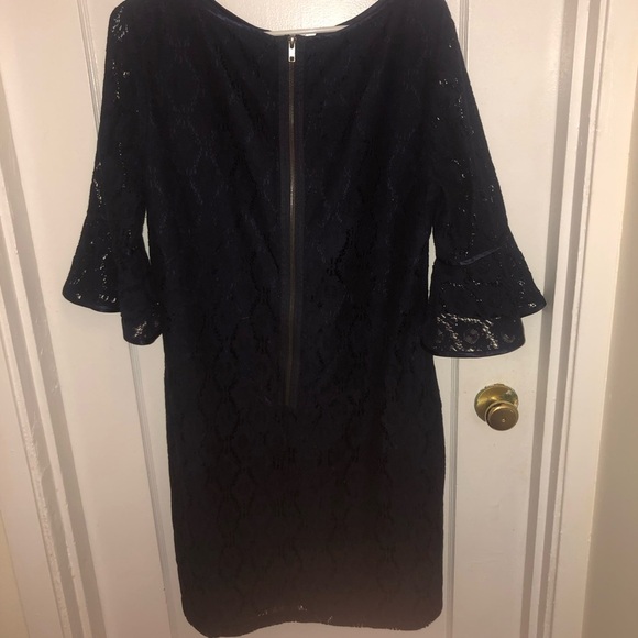 Elegant dark blue Lace Dress by Adrienne Papell . Classic dress with bell sleeve - Picture 4 of 7